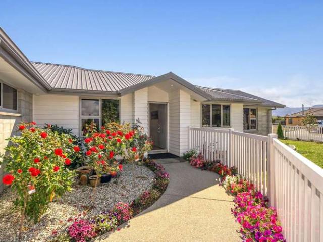 House for sale in Otakou