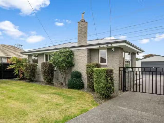 House for sale in Chaslands, Canterbury