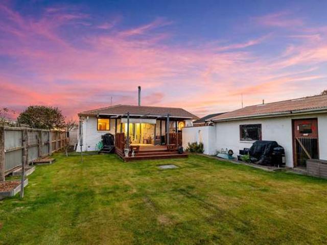 House for sale in Chaslands, Canterbury
