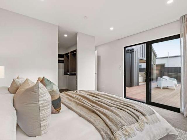 House for sale in Chaslands, Canterbury