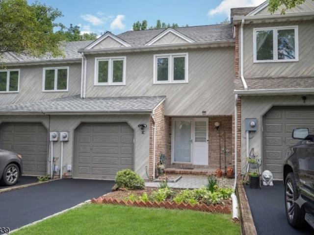 Townhouse for sale in Parsippany, New Jersey
