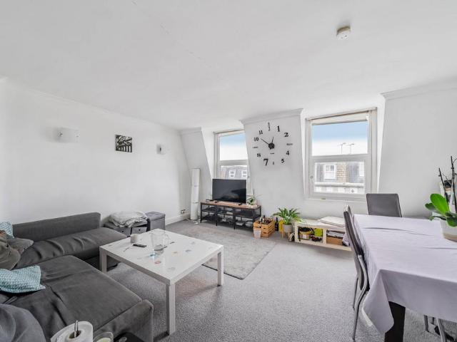 Apartment for rent in Walham Green, Greater London