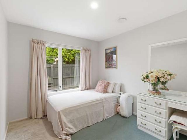 House for sale in Chaslands, Canterbury