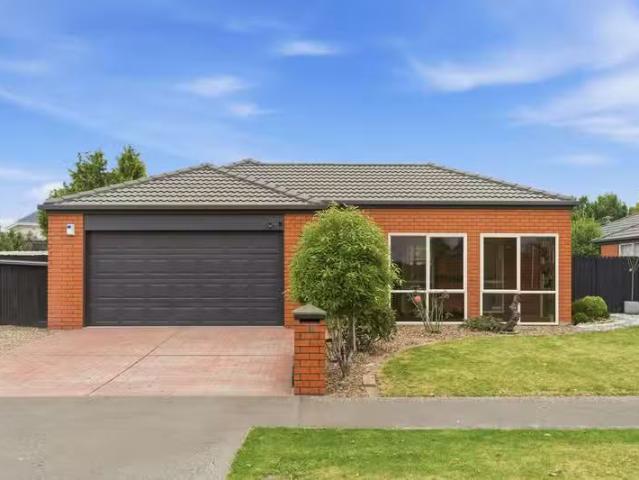 House for sale in Chaslands, Canterbury