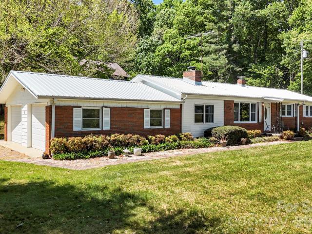 House for sale in Horse Shoe, North Carolina