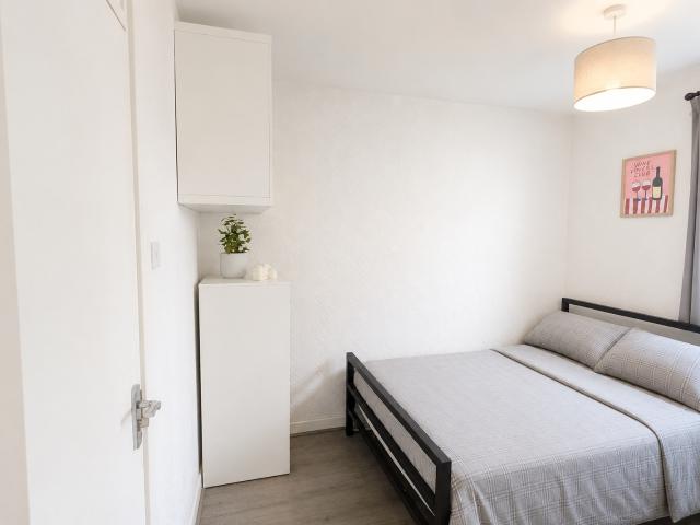 Room for rent in Poplar Grove, Greater London