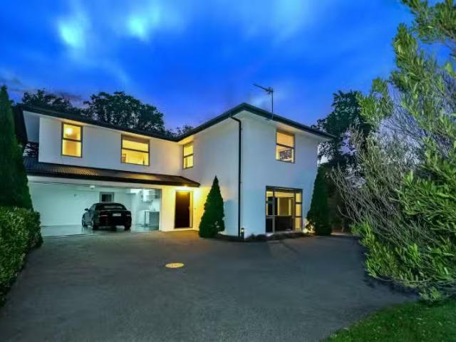 House for sale in Chaslands, Canterbury