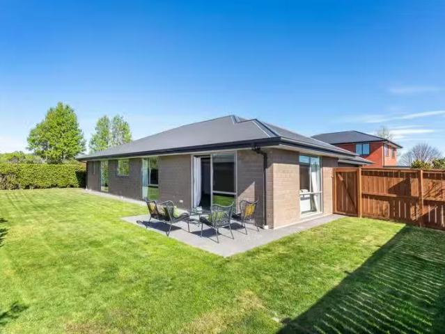 House for sale in Chaslands, Canterbury
