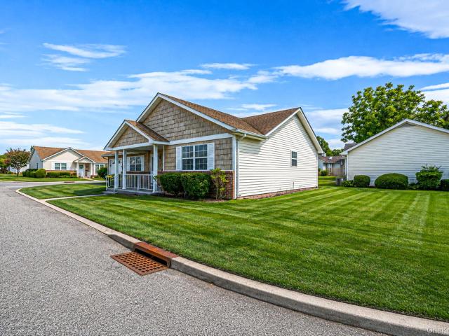 Condo for sale in Bohemia, New York