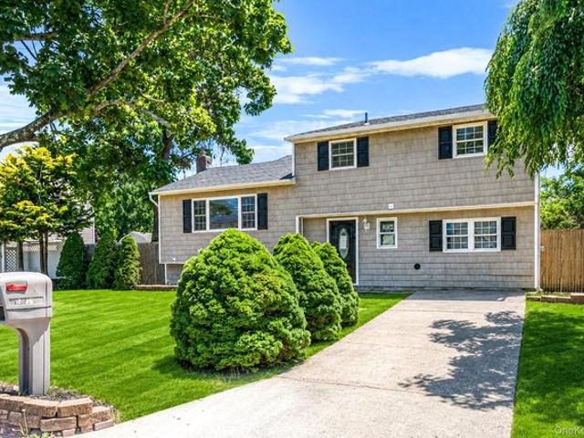 House for sale in Centereach, Town of Brookhaven