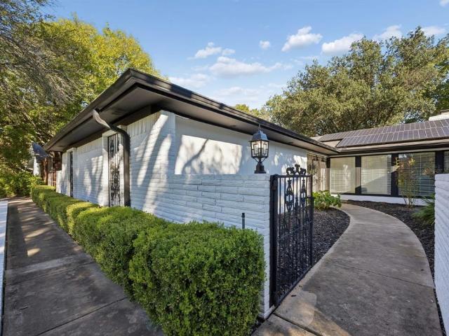 House for sale in Benbrook, Tarrant County