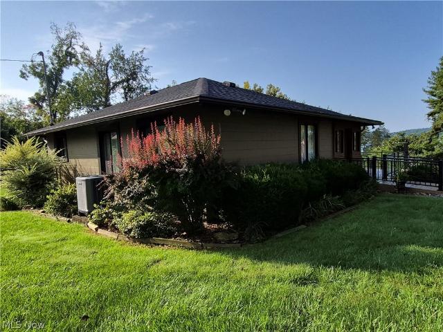 House for sale in East Shore Cottage Area, Senecaville