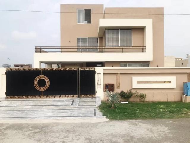 House for sale in ڈیرہ چاہل, لاہور ڈویژن