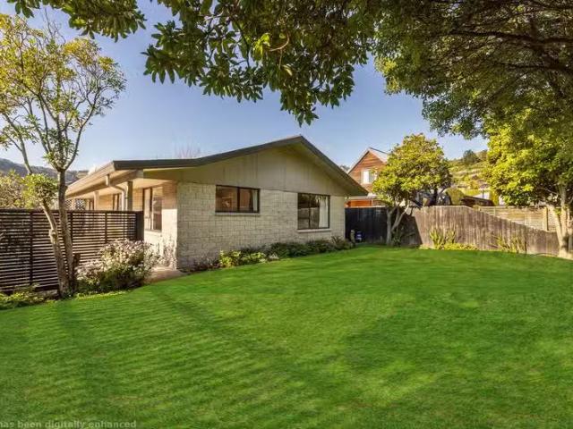 House for sale in Chaslands, Canterbury