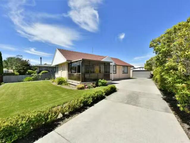 House for sale in Chaslands, Canterbury