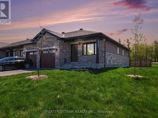 House for sale in Arnprior
