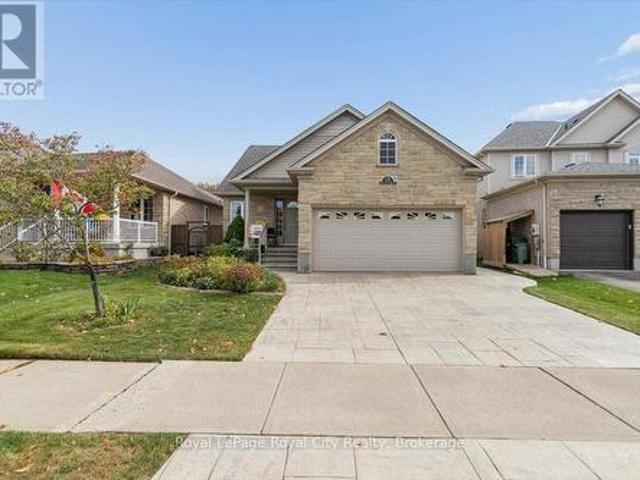 House for sale in Brant Avenue Neighbourhood Group, Guelph