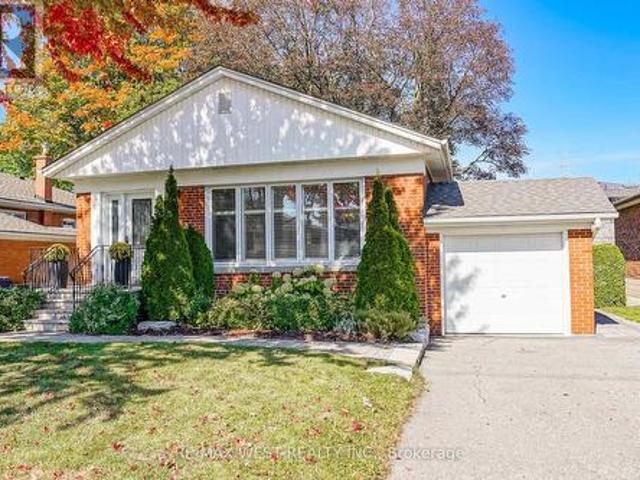 House for sale in Etobicoke Centre, Toronto