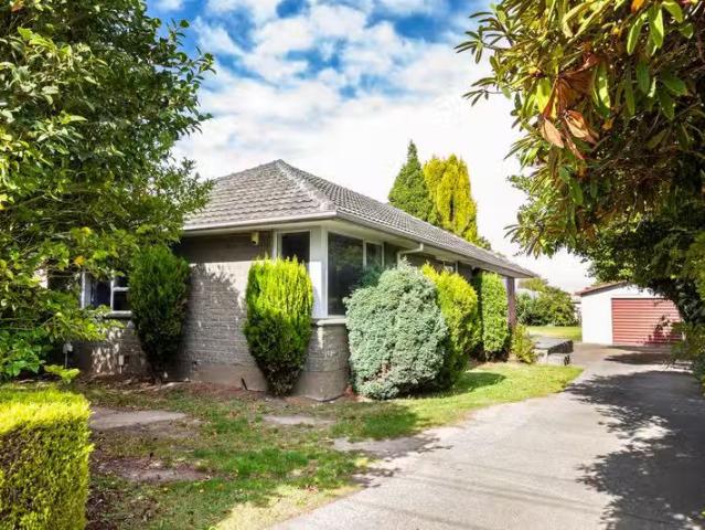 House for sale in Chaslands, Canterbury