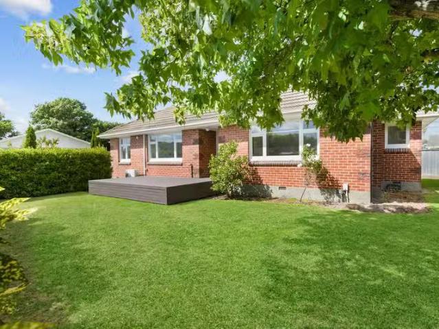 House for sale in Chaslands, Canterbury