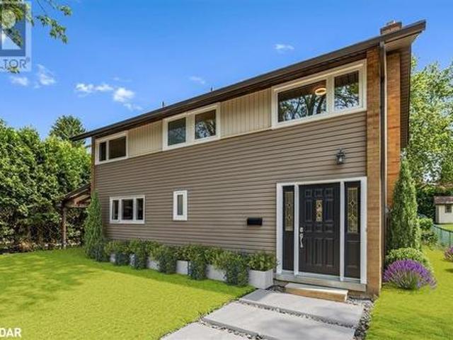 House for rent in Dundas