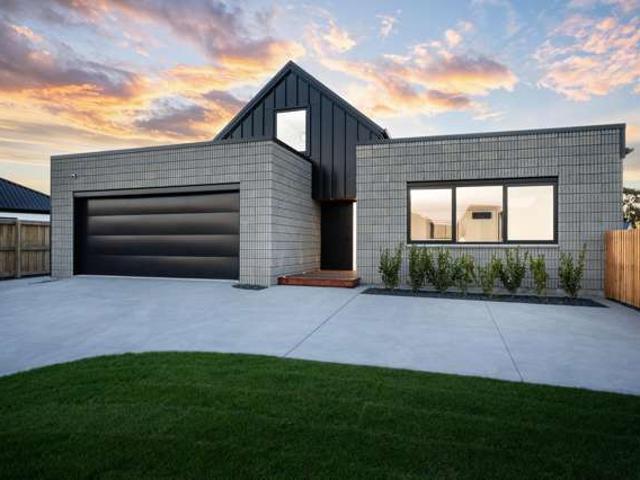 House for sale in Chaslands, Canterbury