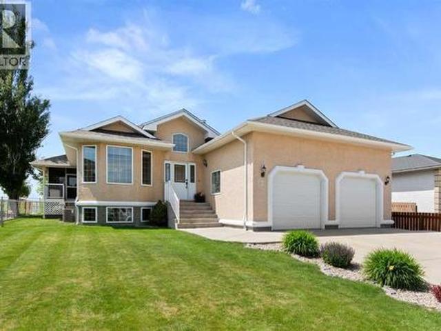 House for sale in Redcliff, Alberta