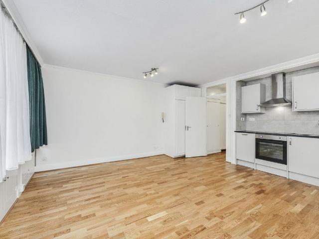 Studio for rent in Westminster, Victoria