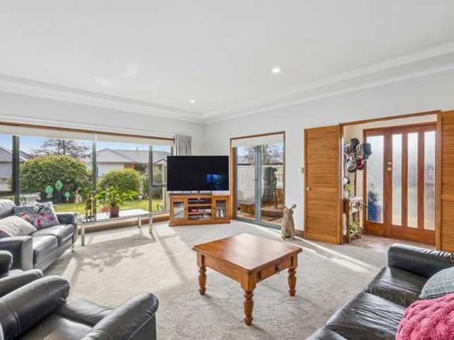House for sale in Otakou