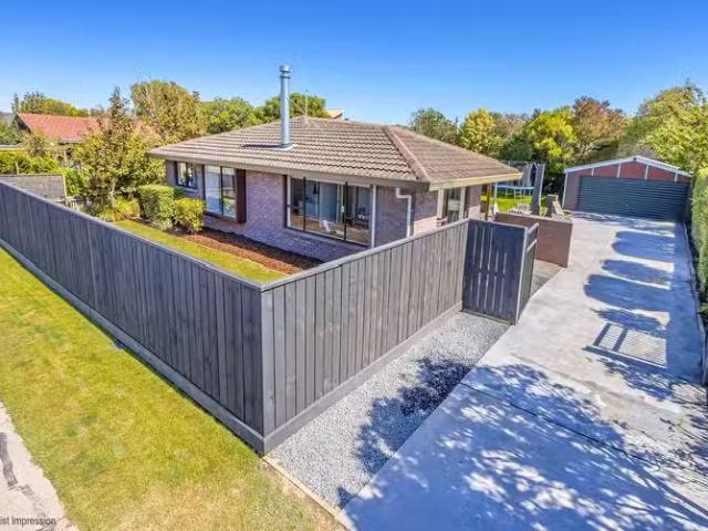 House for sale in Chaslands, Canterbury