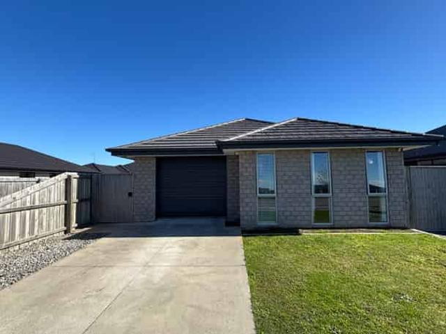 House for rent in Chaslands, Canterbury