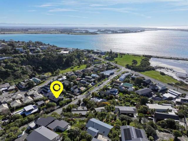 House for sale in Chaslands, Canterbury