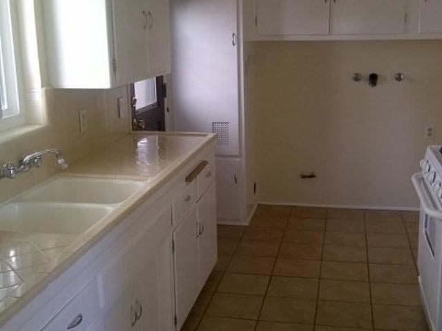 Apartment for rent in Canoga Park, California