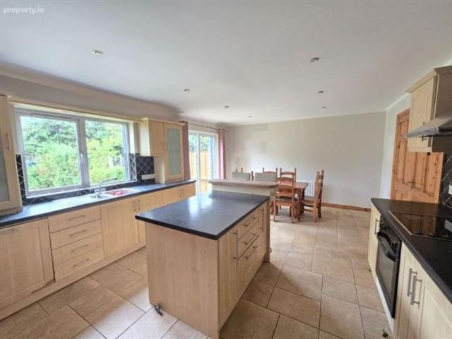 Detached House for sale in Castlebar, Mayo