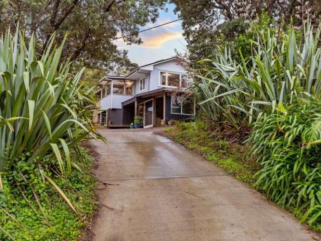 House for sale in Oratia, Oroua County