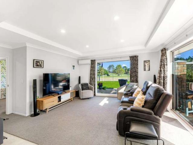 House for sale in Chaslands, Canterbury