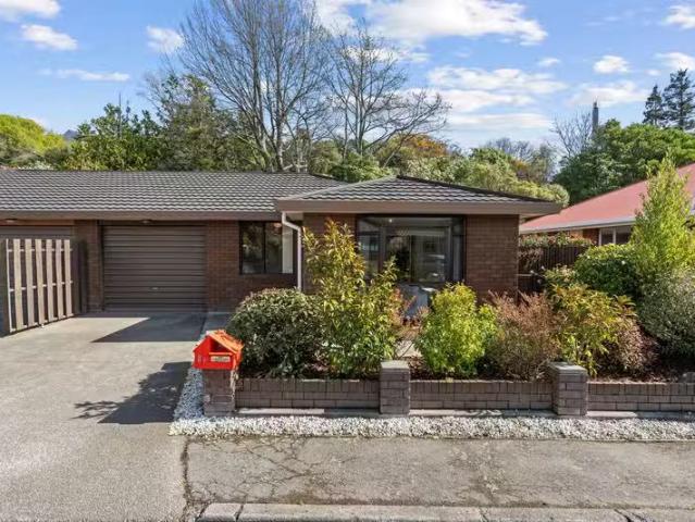 House for sale in Chaslands, Canterbury