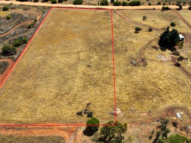 Land for sale in Bowes, Northampton