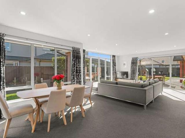 House for sale in Chaslands, Canterbury
