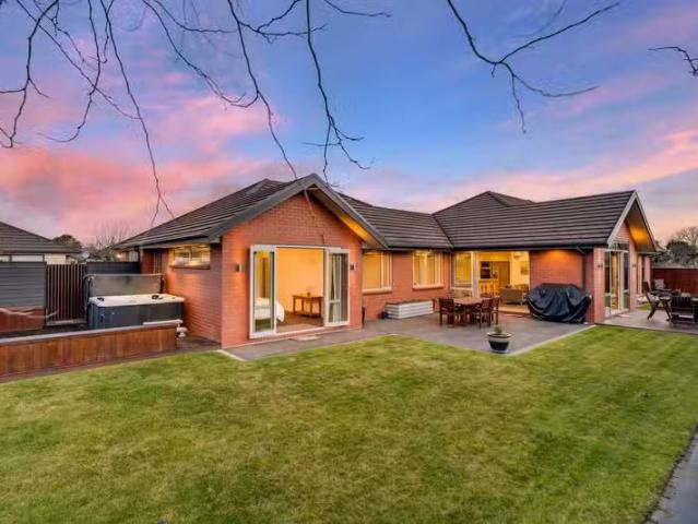 House for sale in Chaslands, Canterbury