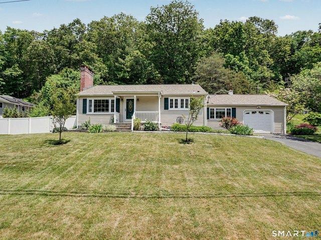 House for sale in Oxford, Connecticut