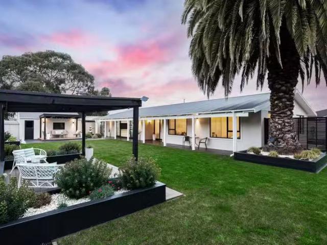House for sale in Chaslands, Canterbury