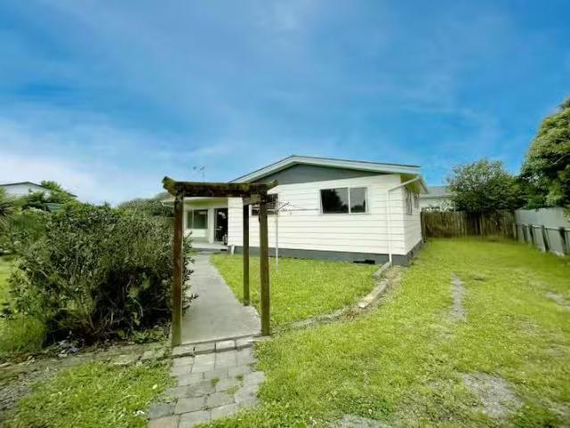 House for sale in Otaki Beach, Wellington
