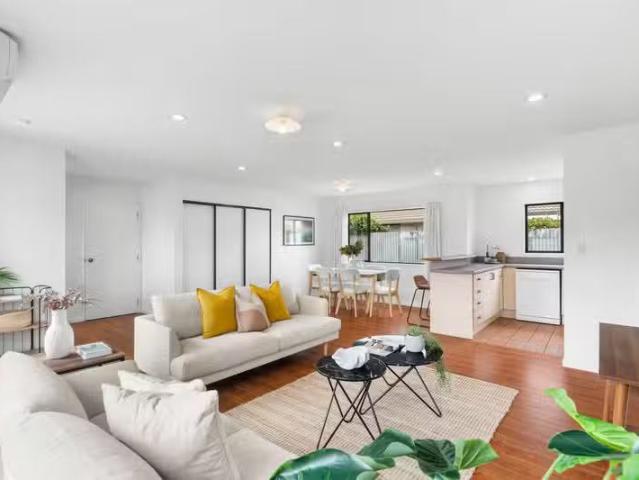 House for sale in Chaslands, Canterbury
