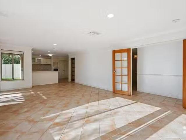 House for rent in Rossmoyne, Western Australia