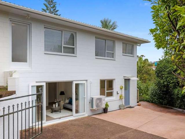 Townhouse for sale in Whangaparaoa
