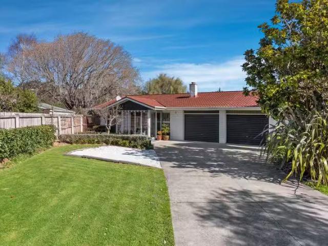 House for sale in Chaslands, Canterbury