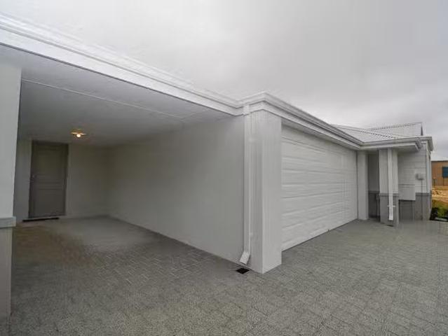 House for rent in Madora Bay