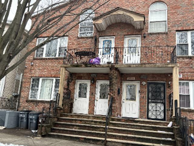 House for sale in Queens, Arverne