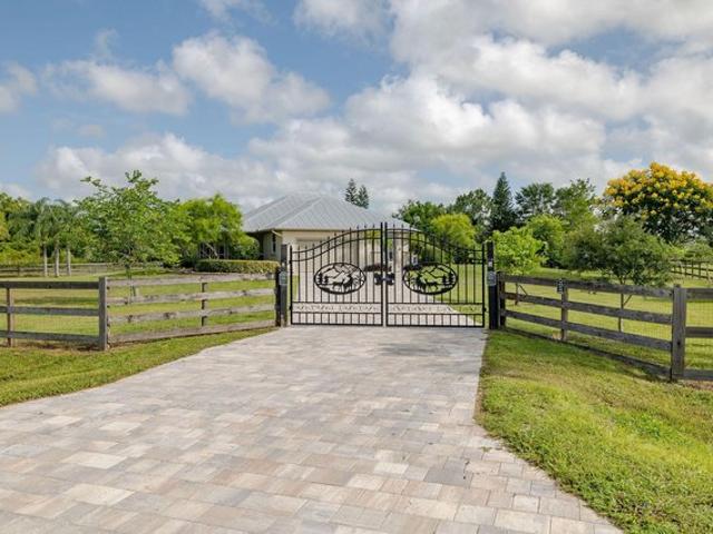 House for sale in Indiantown, Florida